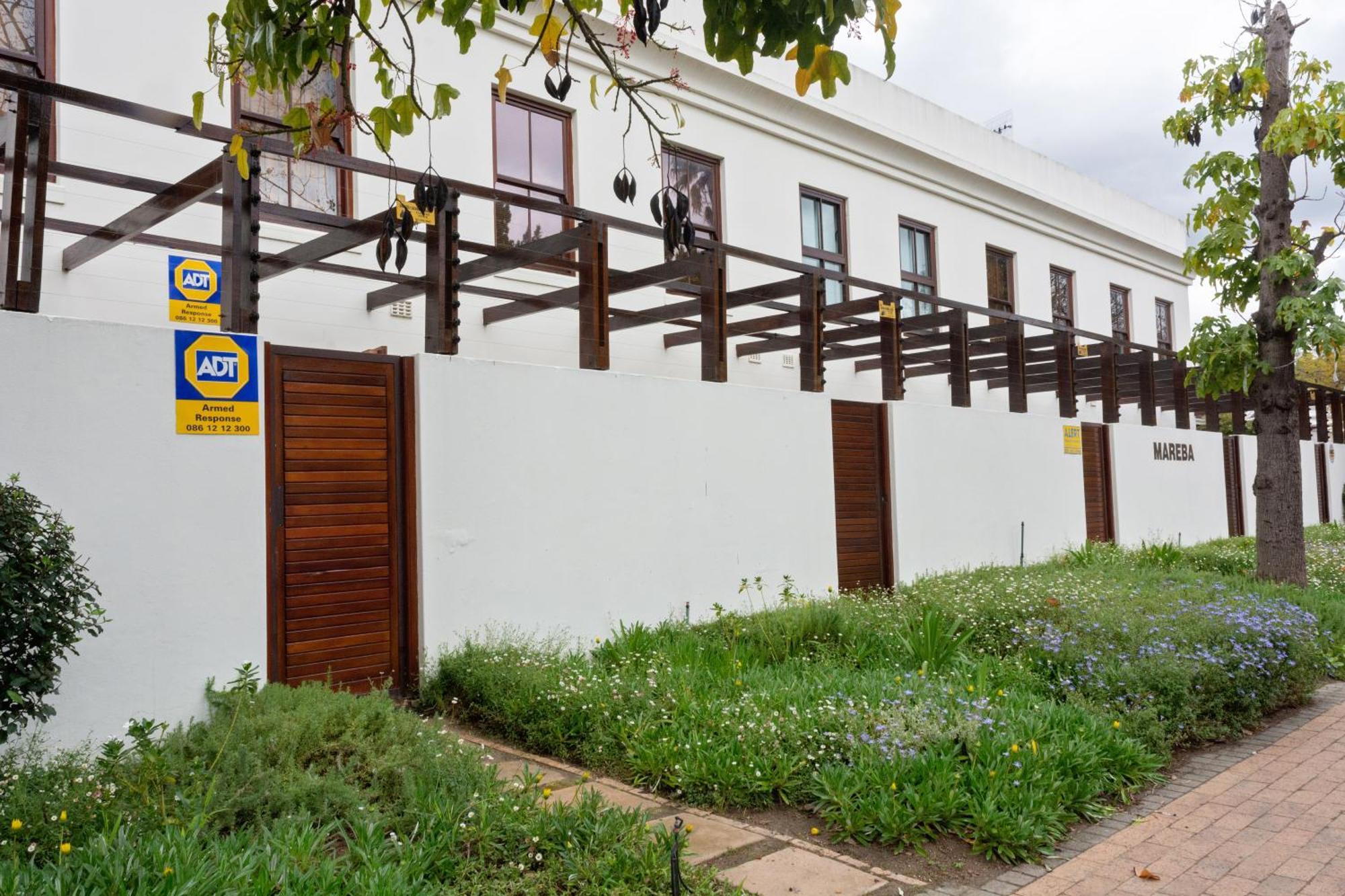 Pangsapuri 99 m² dengan 2 bilik tidur dan 2 bilik mandi peribadi di Stellenbosch Utama Luaran gambar